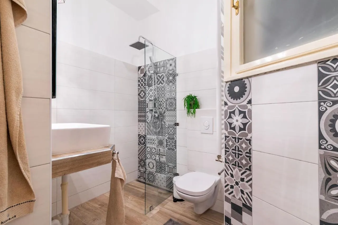 Economy Downtown Design Apartments - Free Parking - Balcony - Super Puplic Transport - Ac Budapest 0*,  Hungary