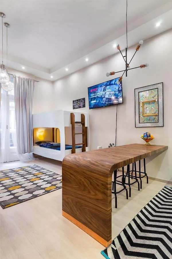 Economy Downtown Design Apartments - Free Parking - Balcony - Super Puplic Transport - Ac Budapest