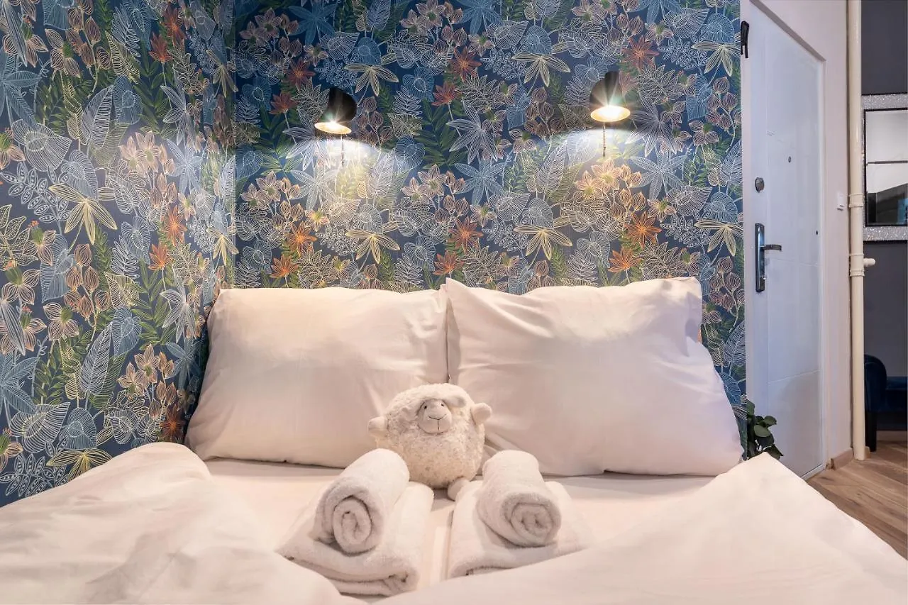 Economy Downtown Design Apartments - Free Parking - Balcony - Super Puplic Transport - Ac Budapest