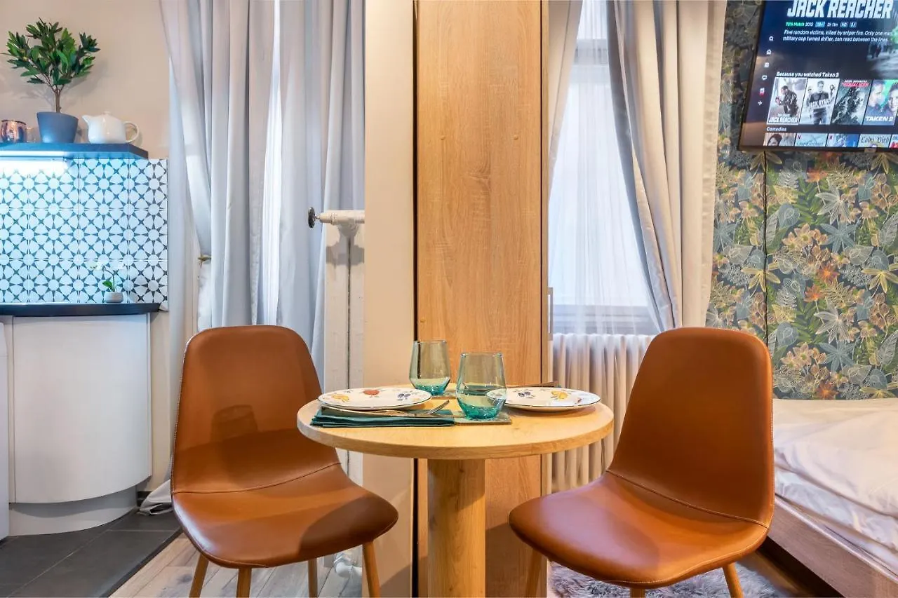 Economy Downtown Design Apartments - Free Parking - Balcony - Super Puplic Transport - Ac Budapest Hungary