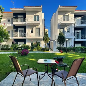 https://domes-apartments.hotelschalkidiki.net