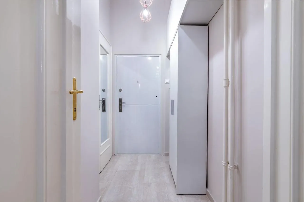 Economy Downtown Design Apartments - Free Parking - Balcony - Super Puplic Transport - Ac Budapest 0*,  Hungary