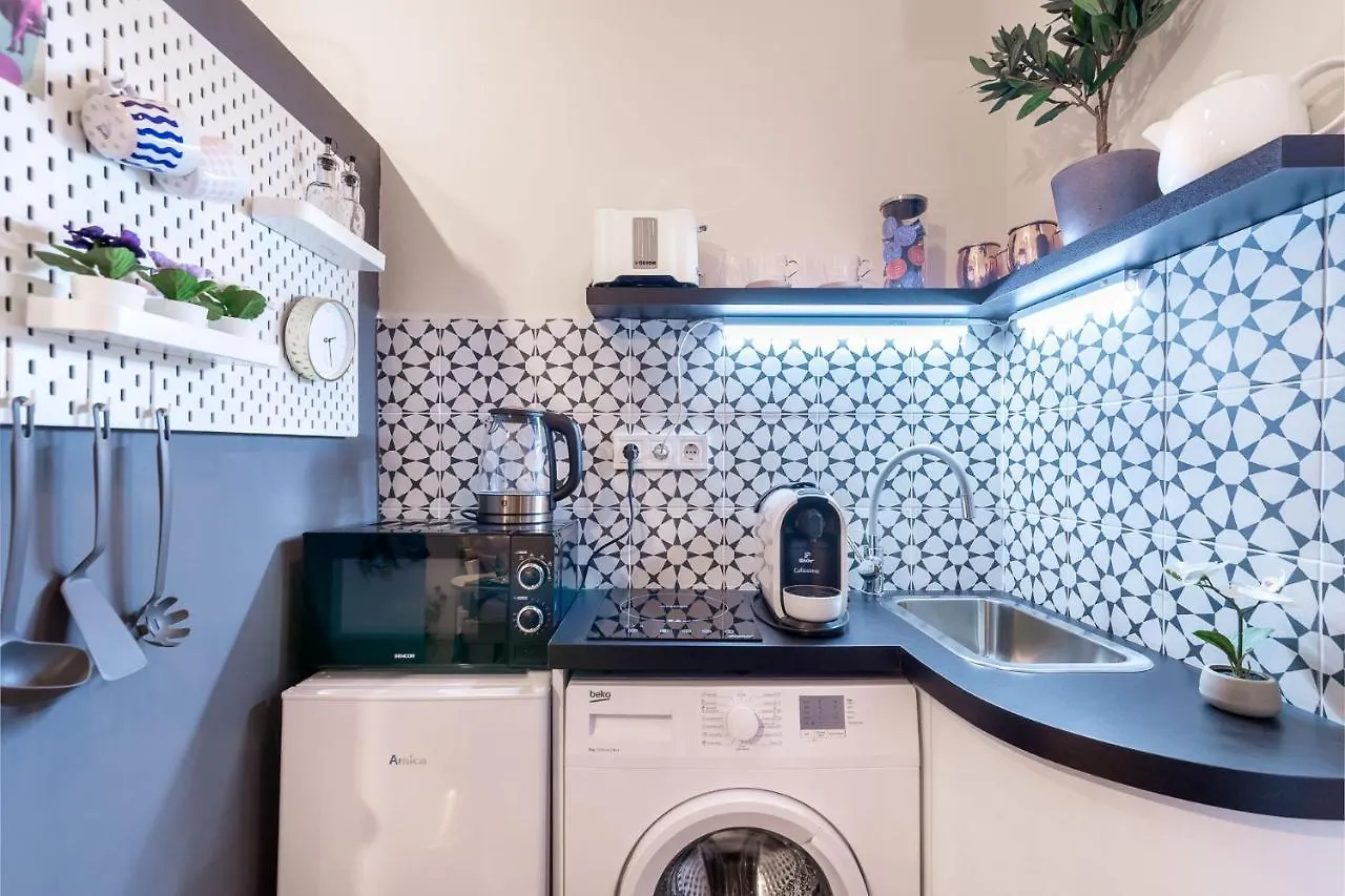 Economy Downtown Design Apartments - Free Parking - Balcony - Super Puplic Transport - Ac Budapest