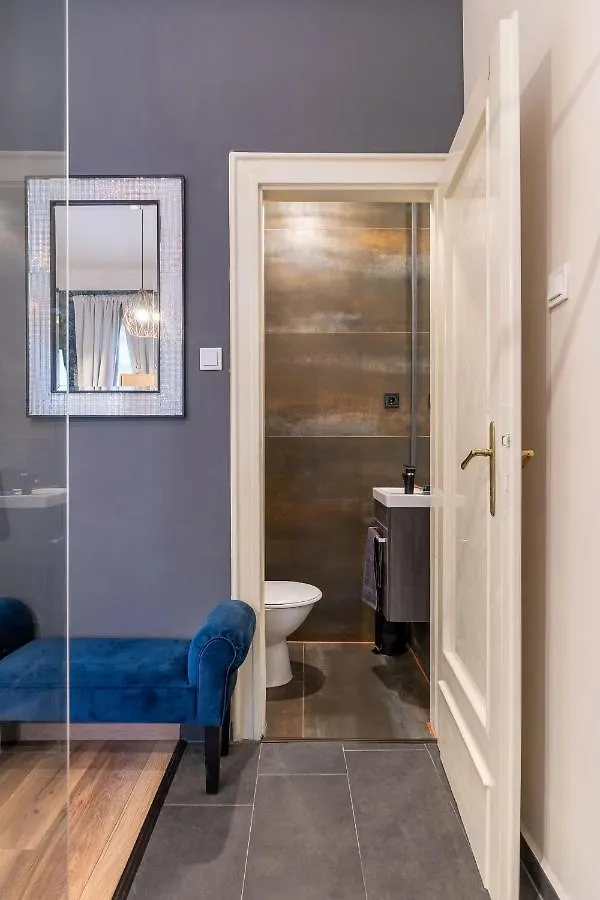 Economy Downtown Design Apartments - Free Parking - Balcony - Super Puplic Transport - Ac Budapest