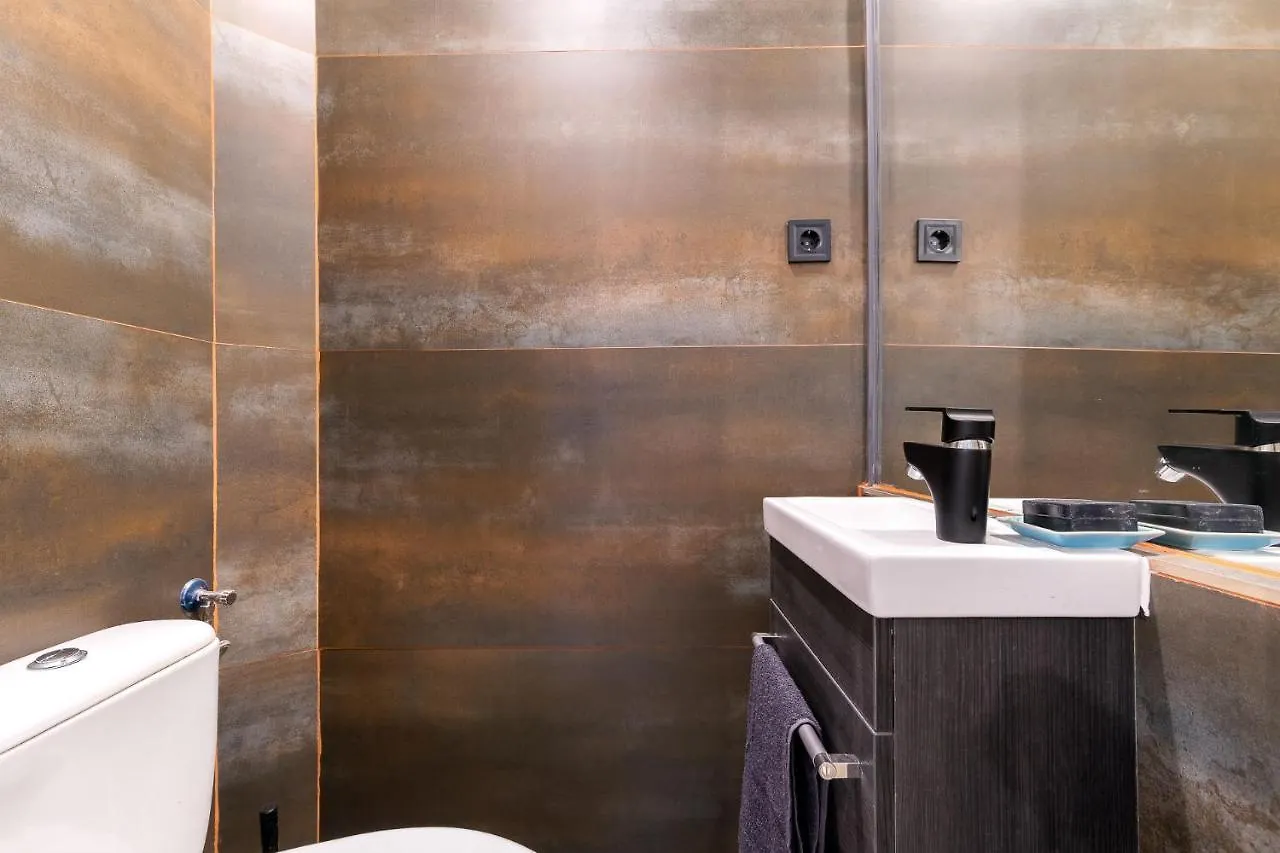 Economy Downtown Design Apartments - Free Parking - Balcony - Super Puplic Transport - Ac Budapest